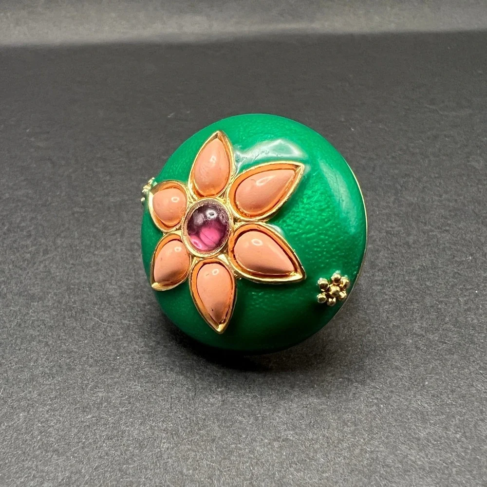 Enamel Flower Cocktail‎ Ring Gold Tone Green Peach Cabochon Domed Retro Size 9